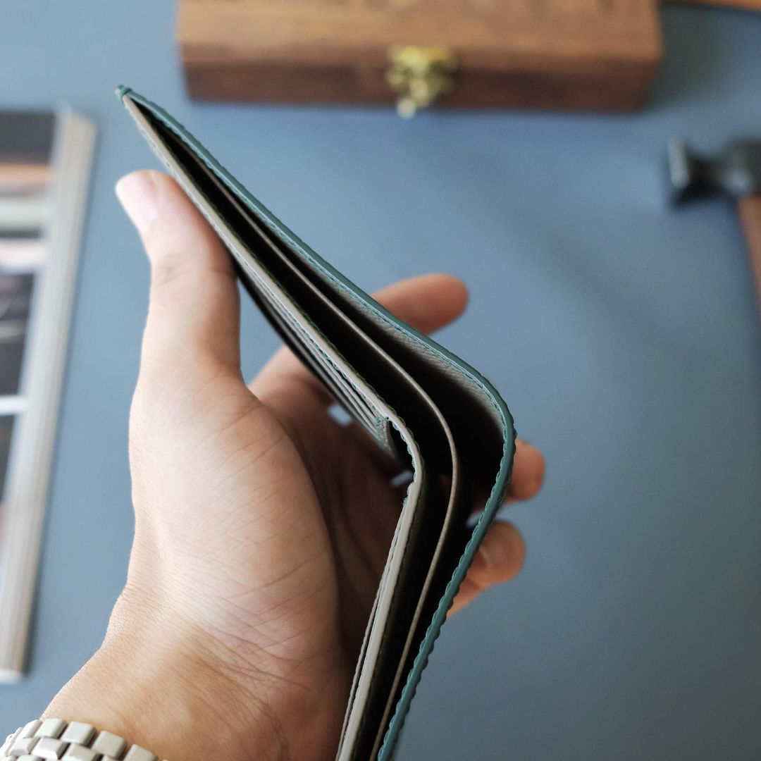 Green x Taupe bifold wallet