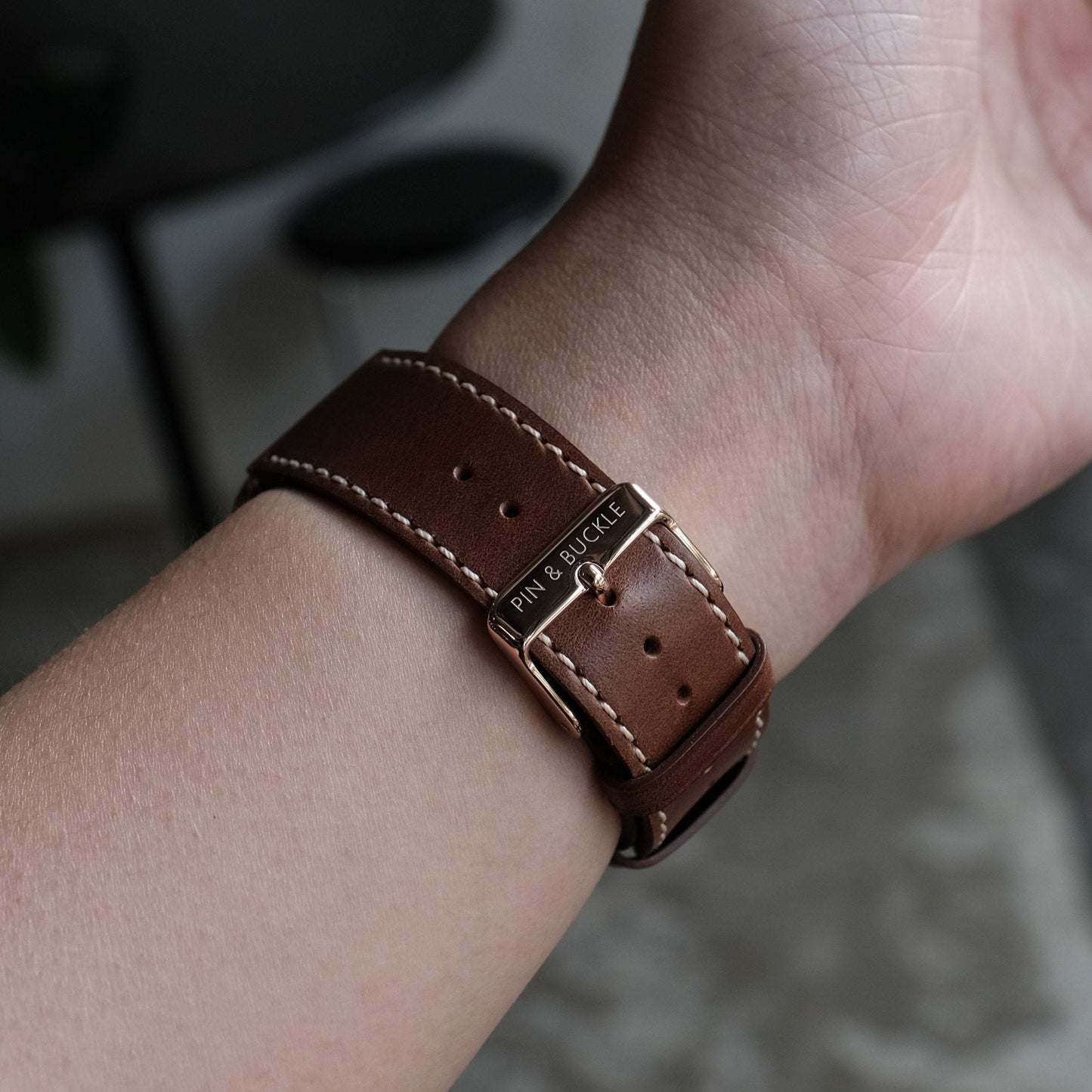 Luxe Leather Apple Watch Band - Chestnut Brown